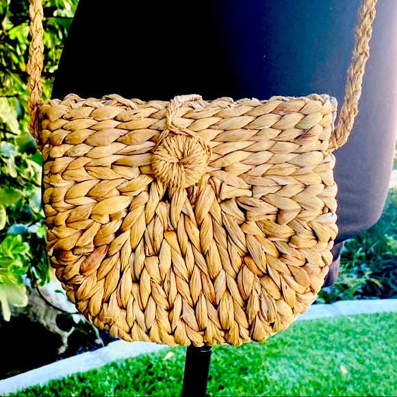 New Straw Crossbody Bag - Picture 3 of 4